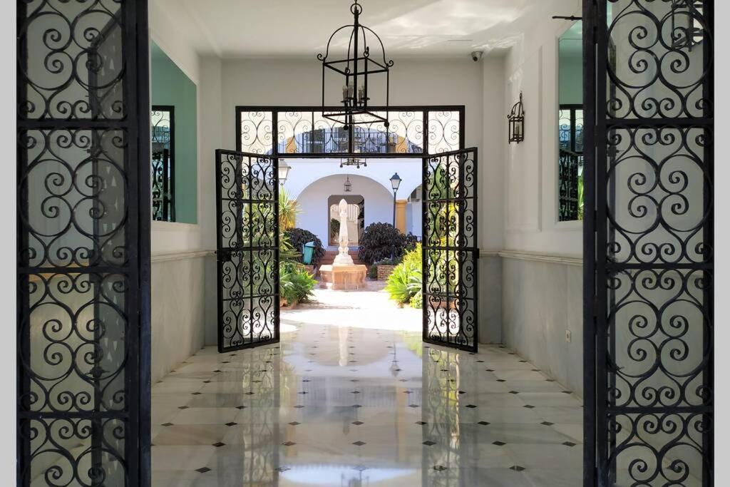 Dona Carlota Gardens, Sea Views, Pool, Restaurant Apartment Торемолинос Екстериор снимка